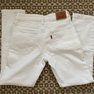 Women’s Levi’s mid rise skinny white jeans size 26
